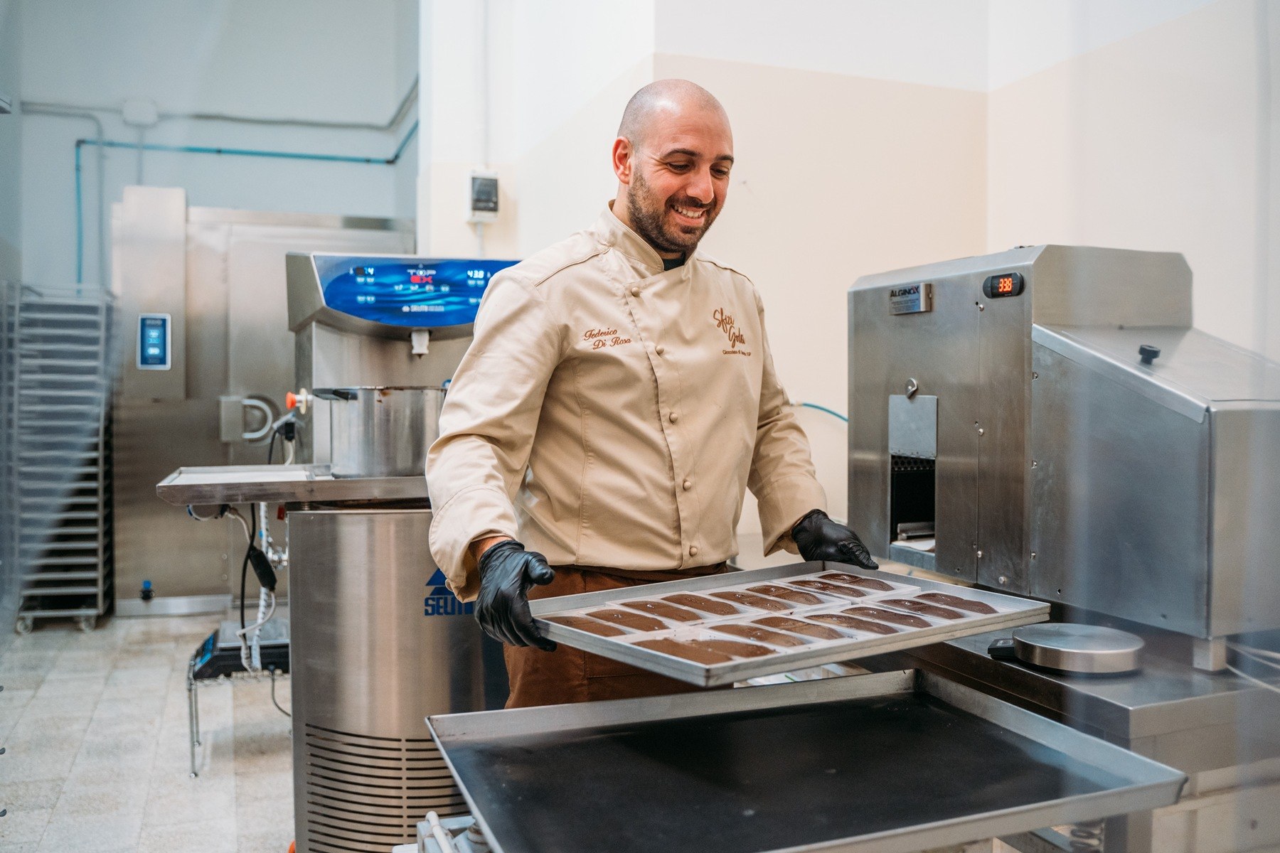 Mass Image Compressor Compressed this image. https://sourceforge.net/projects/icompress/ with Quality:89